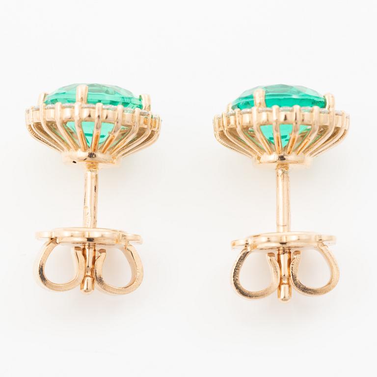 Earrings 18K gold with synthetic emeralds and brilliant-cut diamonds.