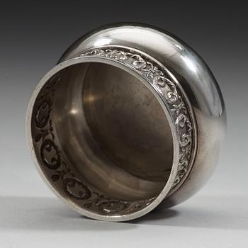 FABERGÉ, Moskva 1908-1917, saltkar, silver, Louis XVI-stil.