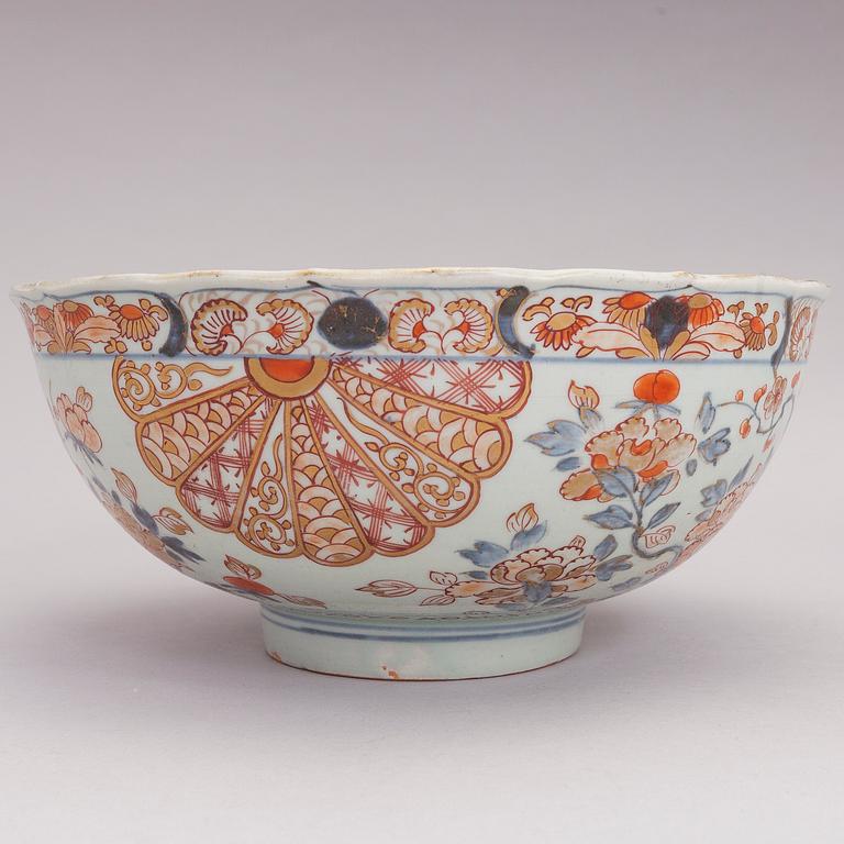 LAUTASIA, 4 kpl, Kiina, ja MALJA, Japani, posliinia, 1700-luku.