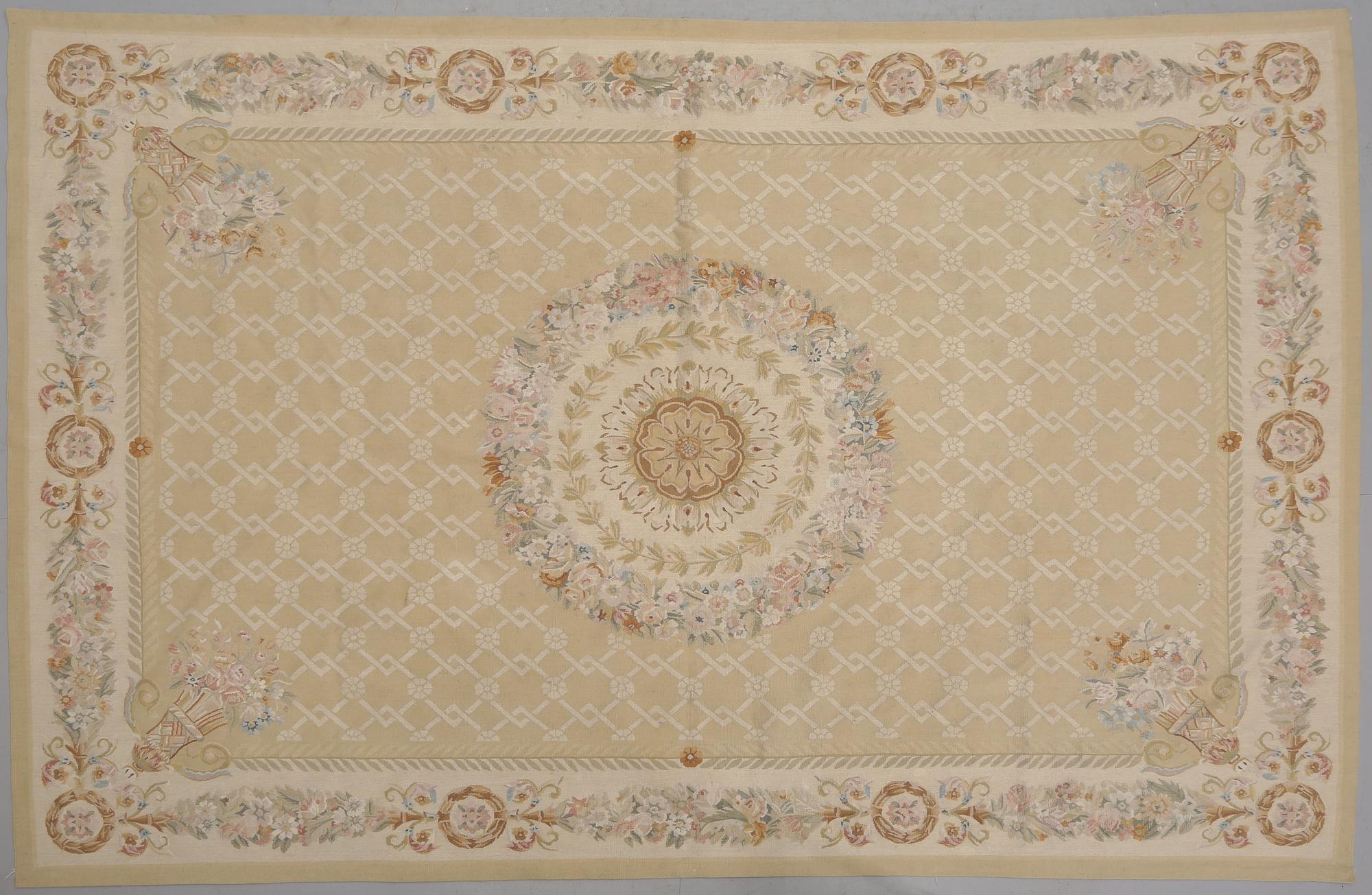MATTA, Aubusson-liknande, 1900-talets mitt/andra hälft, ca 274 x 182 cm.