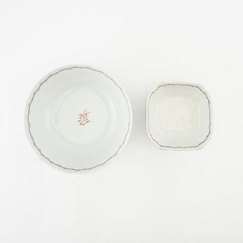 Plates, 2 sets, and bowls, 2 pieces, China/Samson, 18th/19th century porcelain.