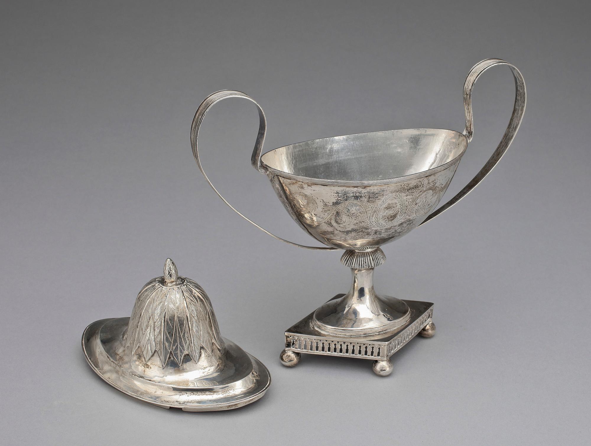 SOCKERSKÅL med LOCK, silver. Trol L.Söderström, Umeå 1824. Vikt ca 358g.