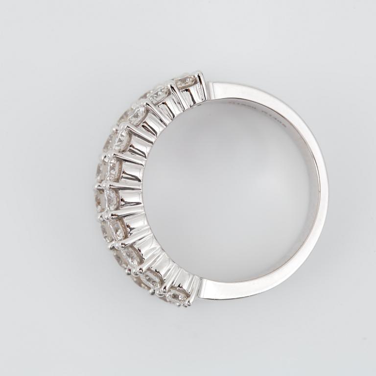 RING, 18k vitguld med 20 briljantslipade diamanter tot ca1,53ct samt 14 rubiner tot ca 1,40 ct.