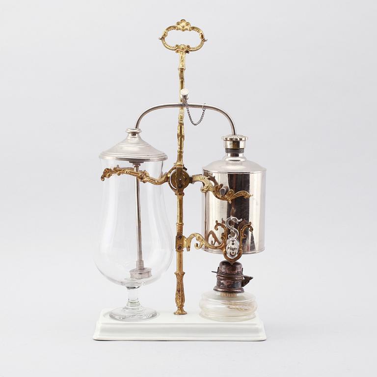 KAFFEPERKOLATOR, porslin, glas och mässing, omkring år 1900.