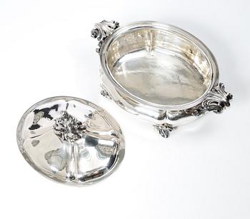 Terrin med lock, silver, rokokostil, Fratelli Broggi, Milano, Italien, 1900-tal.