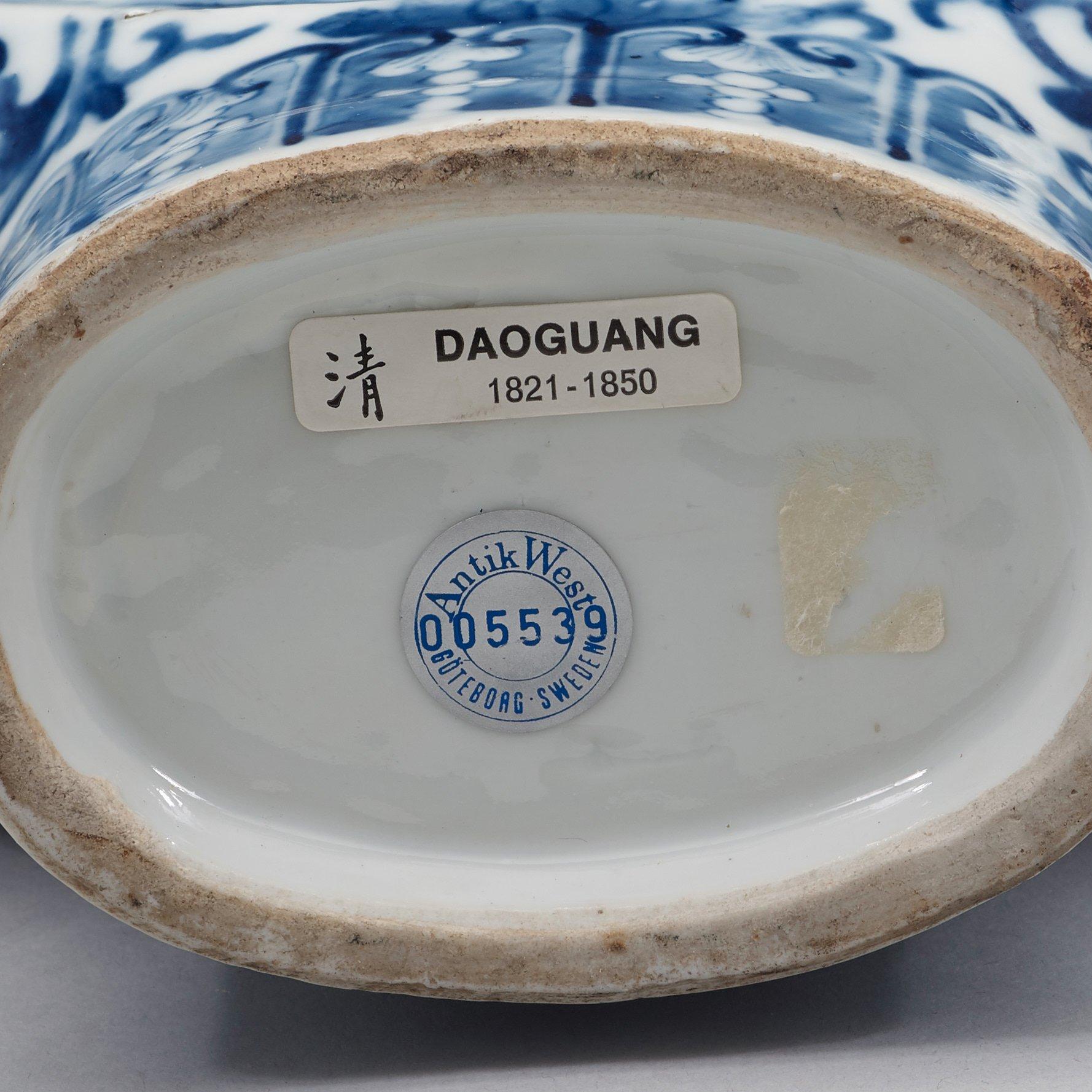 PILGRIMSFLASKA, porslin, Qingdynastin, 1800-tal.