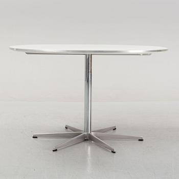 Arne Jacobsen, Bruno Mathsson & Piet Hein, a 'Supercircular' dining table from Fritz Hansen, designed 1968.