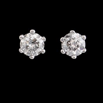 ÖRHÄNGEN, 1 par, 18K vitguld, briljantslipade diamanter tot ca 0.61 ct.