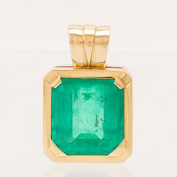An 18K gold pendant set with an emerald-cut emerald, Schrittesser Gold & Silversmith Gothenburg.
