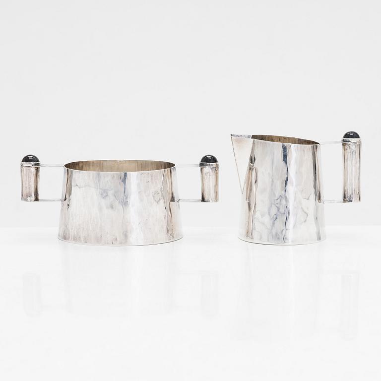 Rauni Mustonen, a silver sugar bowl and cream jug with cut stones, Helsinki 1981.