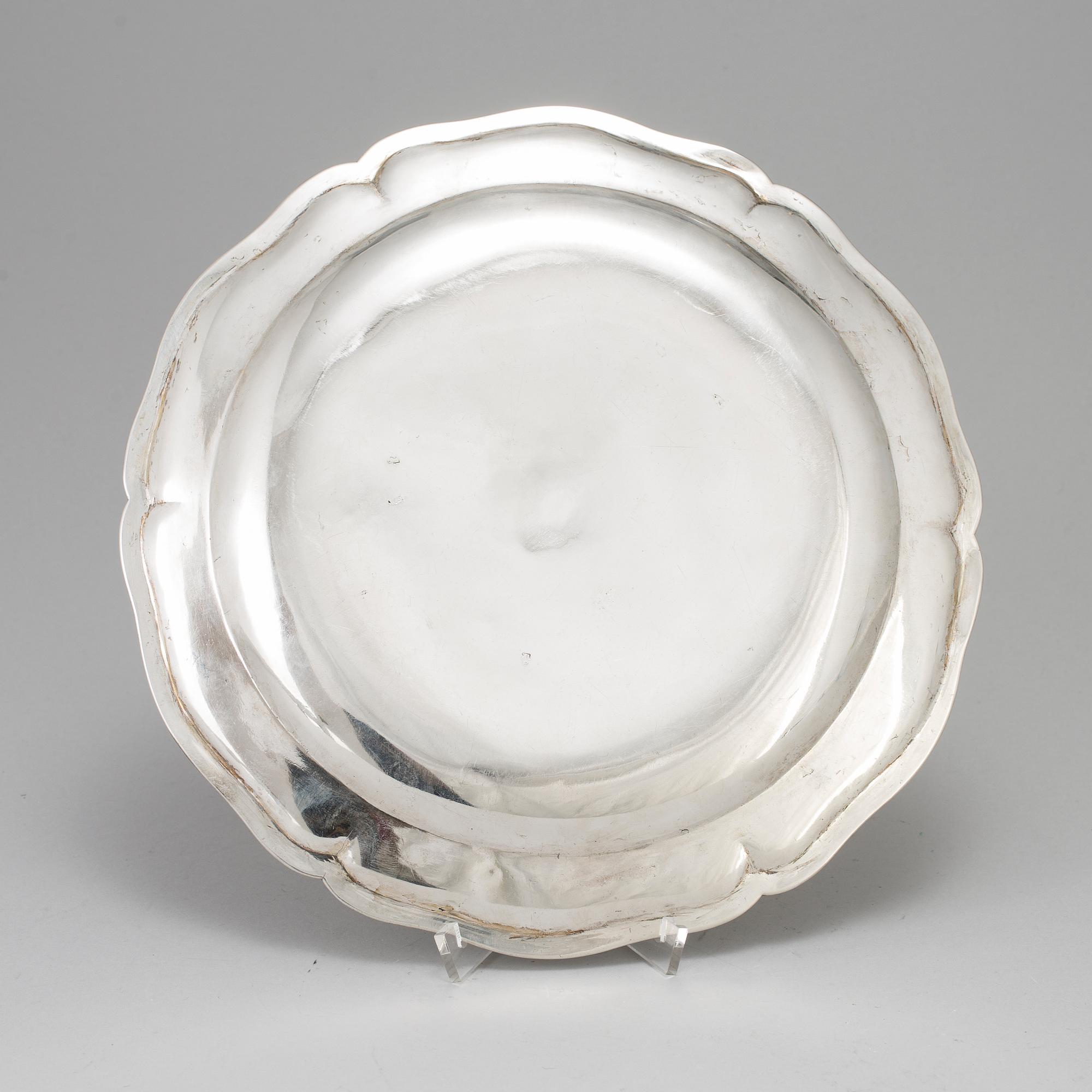 FAT, silver, otydliga stämplar, 1700-tal. Vikt ca 640 gram.