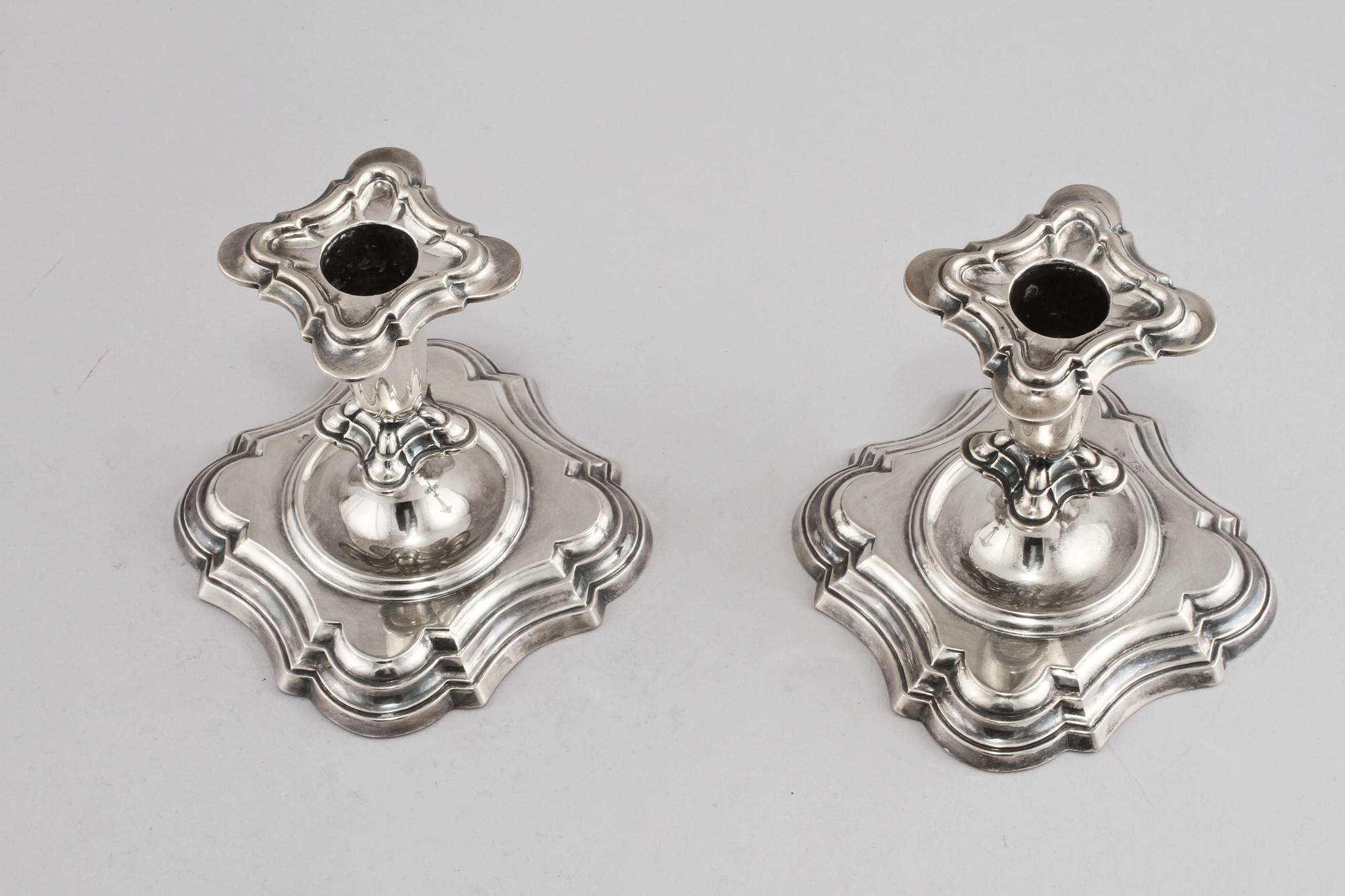 LJUSSTAKAR, ett par, silver, utländska stämplar, 1900-tal.