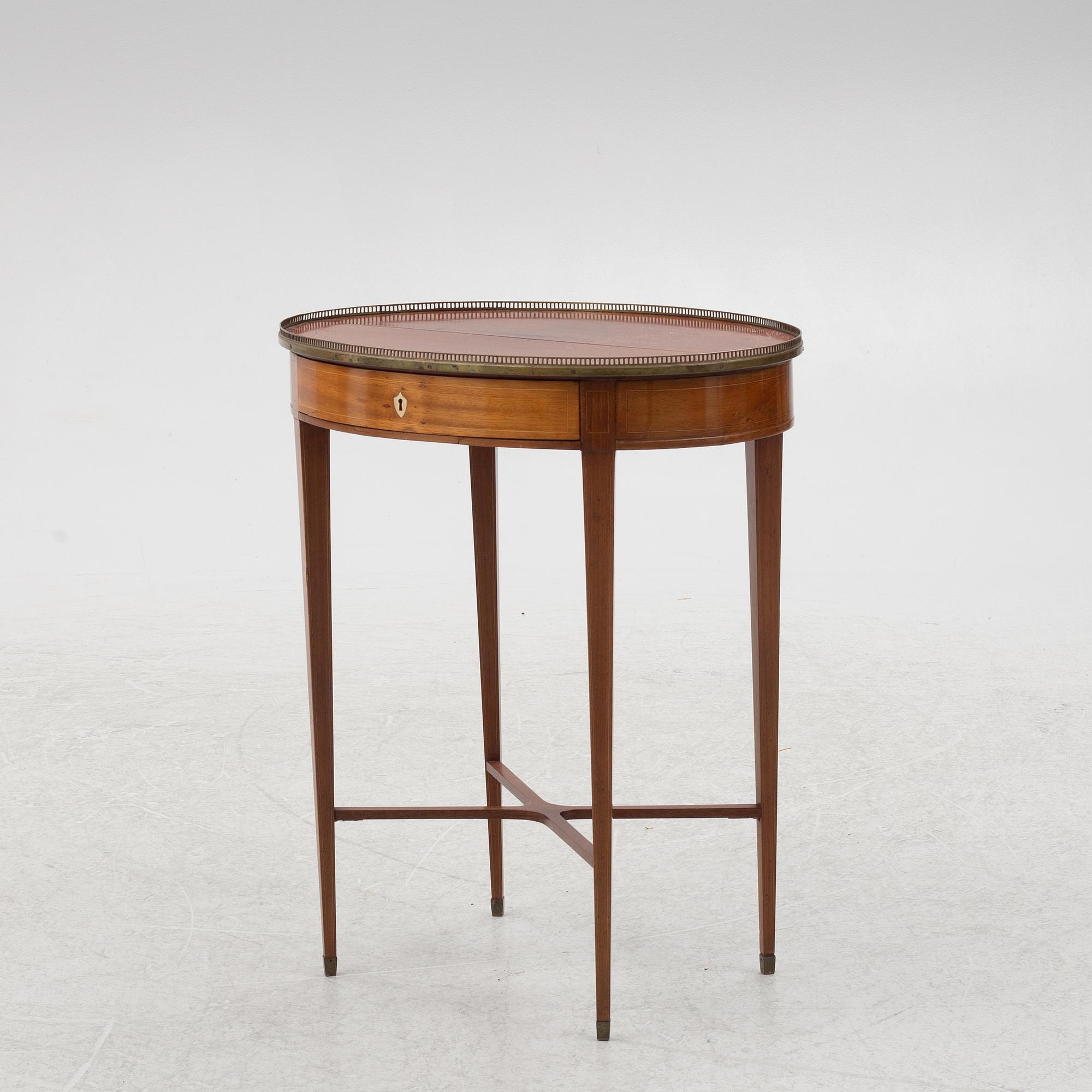 A mahogany side table, 19th century.