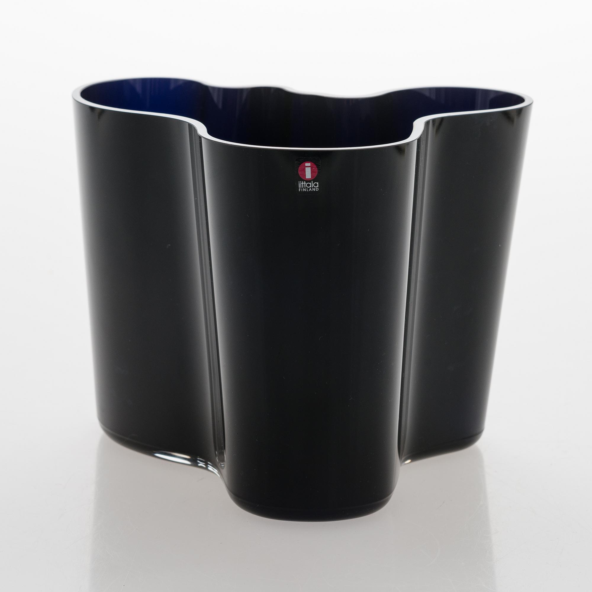 Alvar Aalto, maljakko, malli 3030, signeerattu Alvar Aalto Iittala.