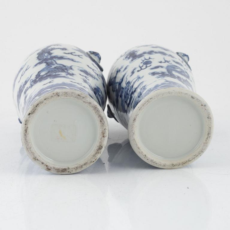 A pair of Chinese blue and white vases, Qing dynasty, 19th century.