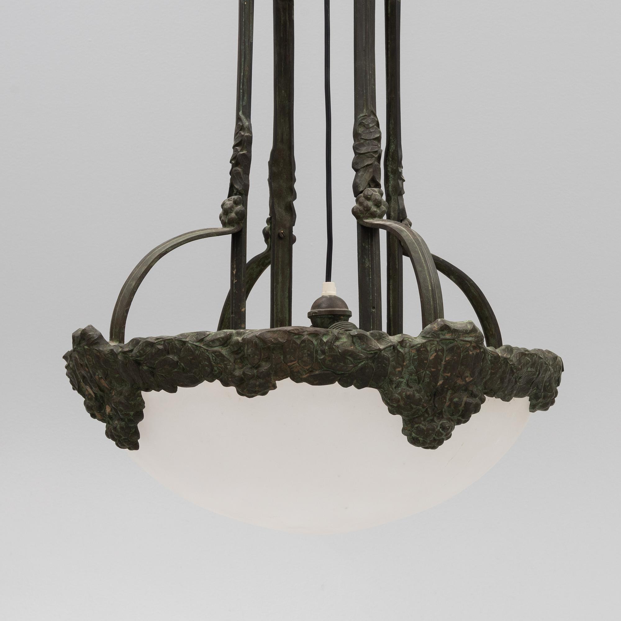 Taklampa, jugend, 1900-talets början, tillskriven Alice Nordin för Böhlmarks.