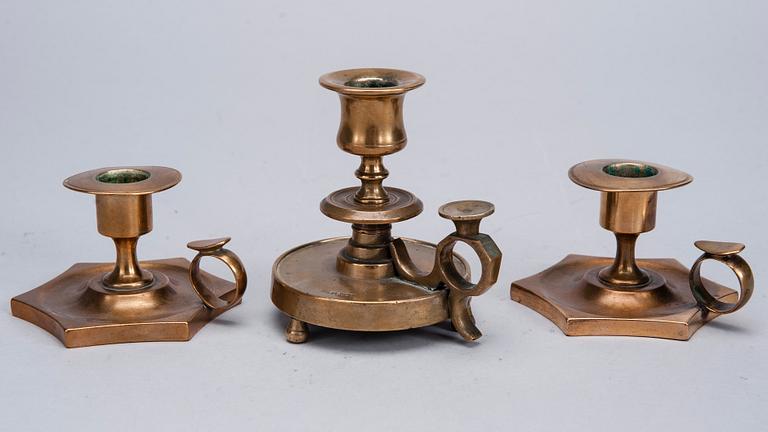 LJUSSTAKAR, 2+1 st, mässing, tillverkningsstämplar Tula och Pimonov, Ryssland, 1800-talets slut.