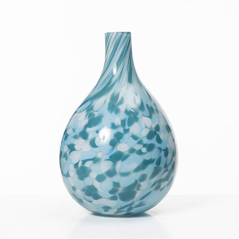 Ann Wåhlström, a glass vase.