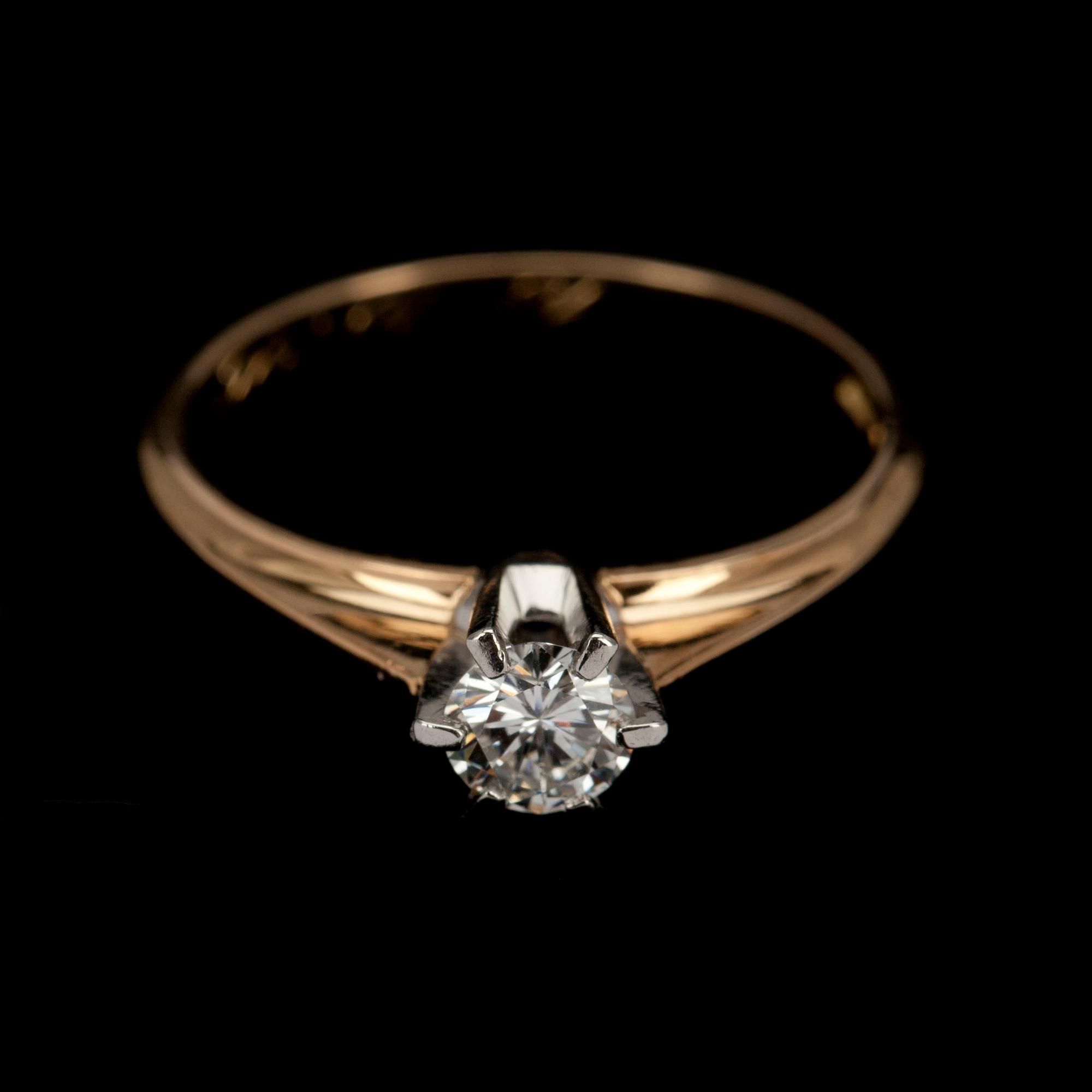 RING, guld 18K, briljantslipad diamant 0,35 ct. N. Westerback, 1970-tal. Vikt 2,9 g.