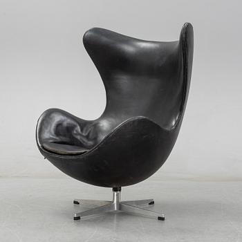 ARNE JACOBSEN, A easy chair "Egg chair" designed for Fritz Hansen, Denmark.