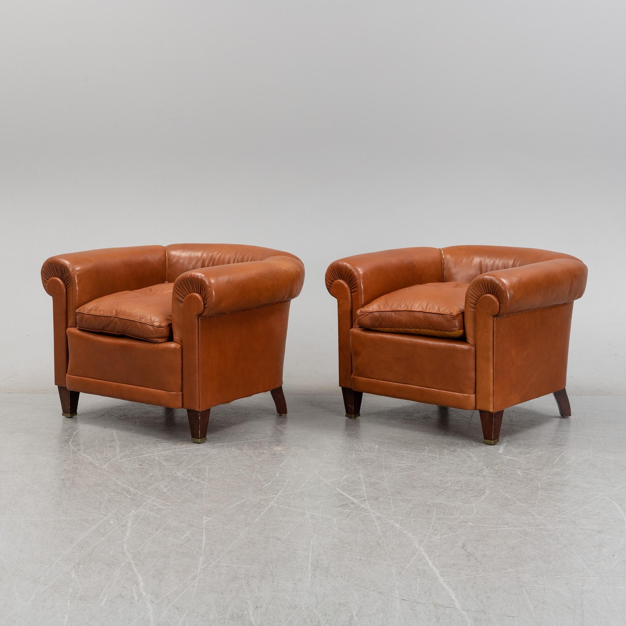A pair of leather upholstered club chairs, 1930/40's.