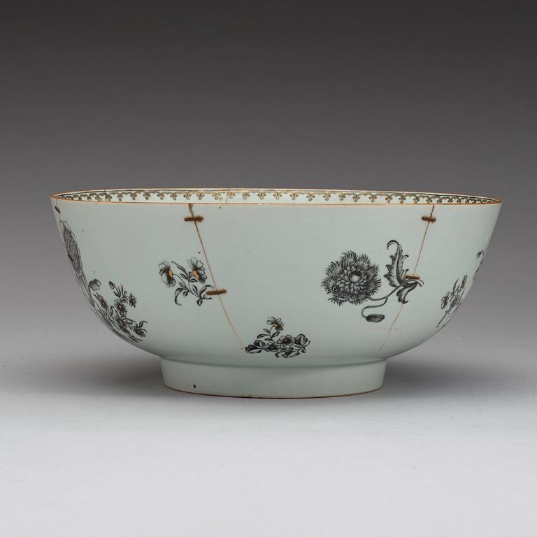 BÅLSKÅL med FAT, kompaniporslin. Qingdynastin, Qianlong, daterad 1762.