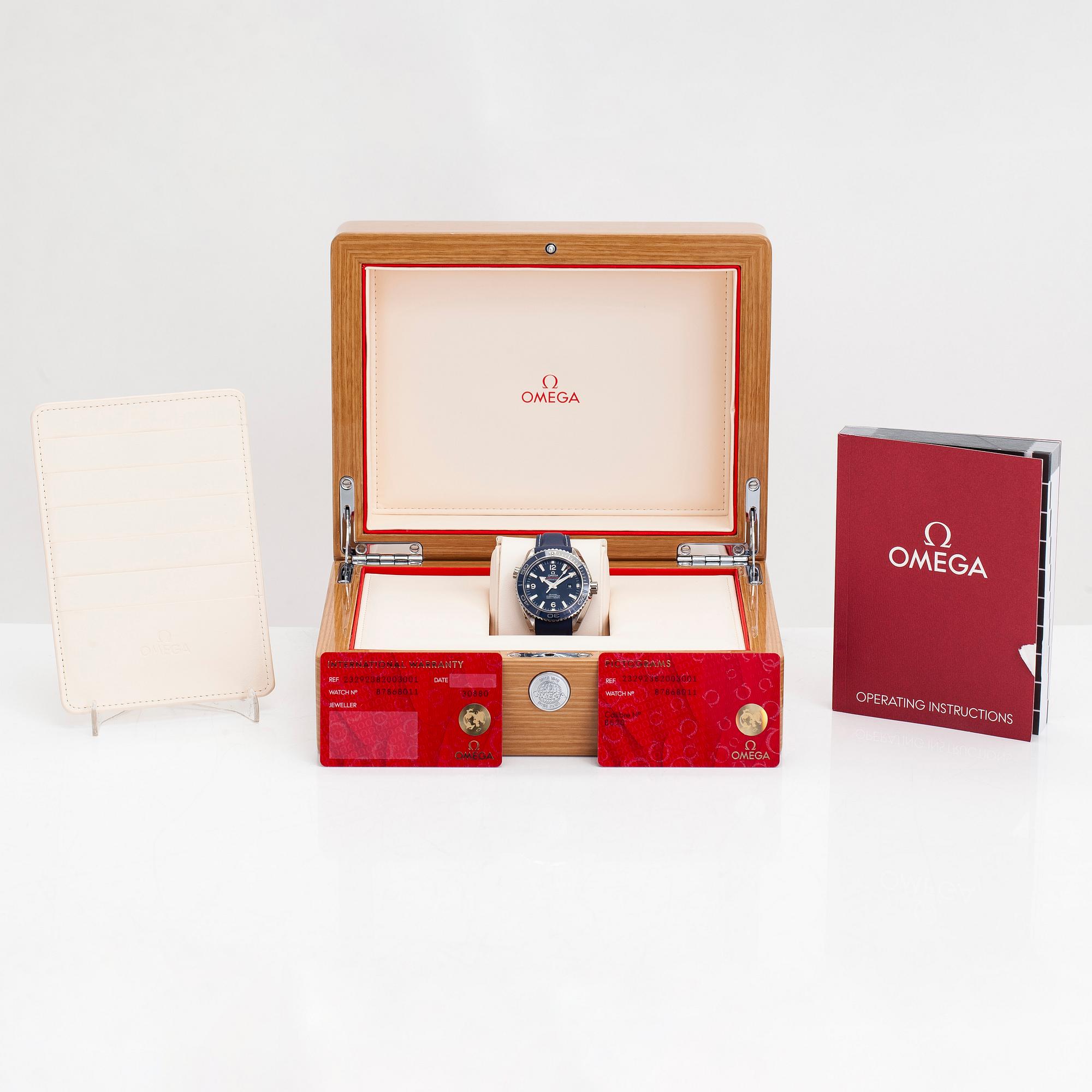 Omega, Seamaster, Professional, Planet Ocean 600M, Chronometer, rannekello, 37,5 mm.