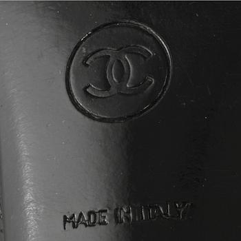 SKOR, två par Chanel.