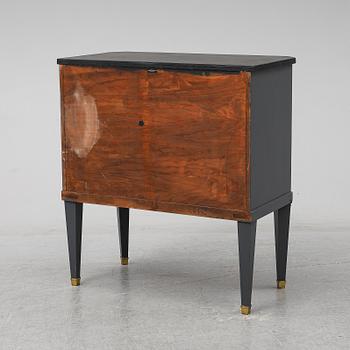 Late Gustavian style chest of drawers, second half of the 20th century.