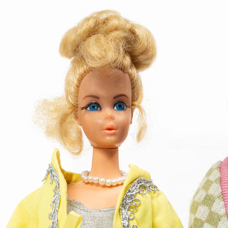 Barbiedockor, 4 st, samt kläder och accessoarer, Mattel, 1960-/70-tal.