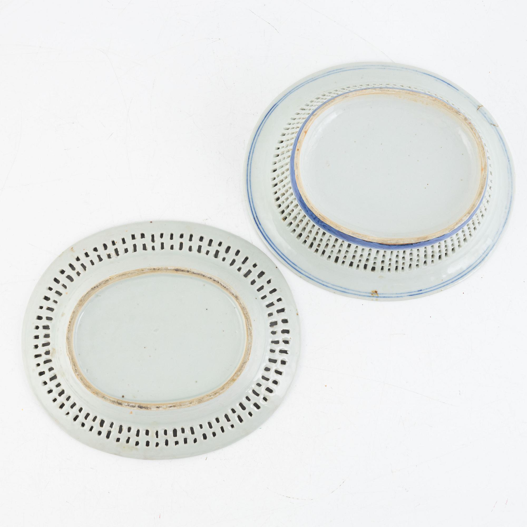 A Blue and White Bowl with Stand, China, Qing Dynasty, Jiaqing (1796-1820).