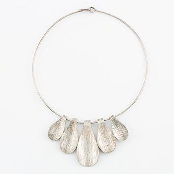 Necklace with leaf-shaped pendant, silver.