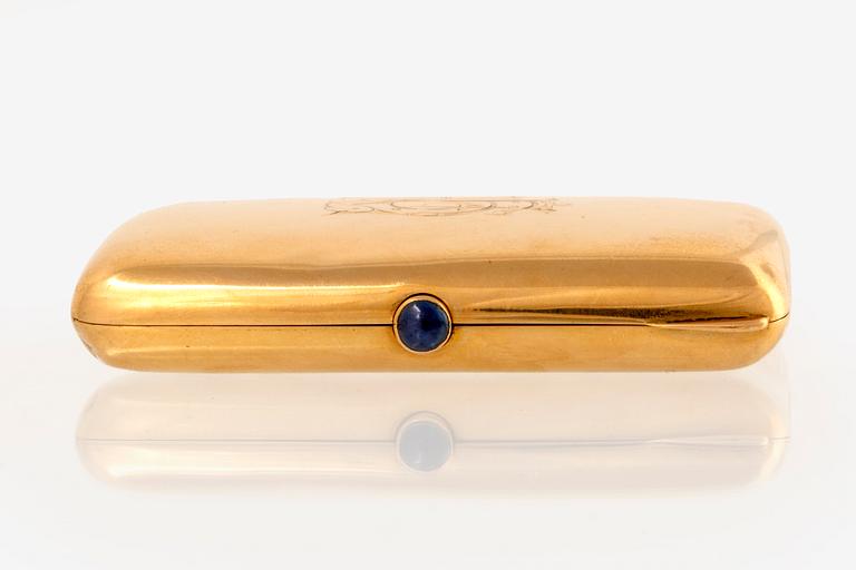 A 18 carat gold cigarette case from G Dahlgren & Co, Malmö 1912.