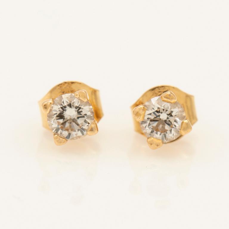 Örhängen, ett par, 18K guld med diamanter.