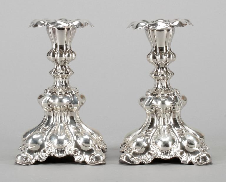 LJUSSTAKAR, ett par, silver, barockstil, C G Hallberg, Stockholm, 1944.