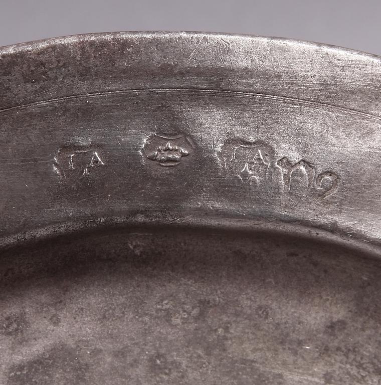 PARTI TENN, 3 delar, Carl Petter Eckerström, Växjö, 1828 samt Johan Anjou, Gävle, 1795.