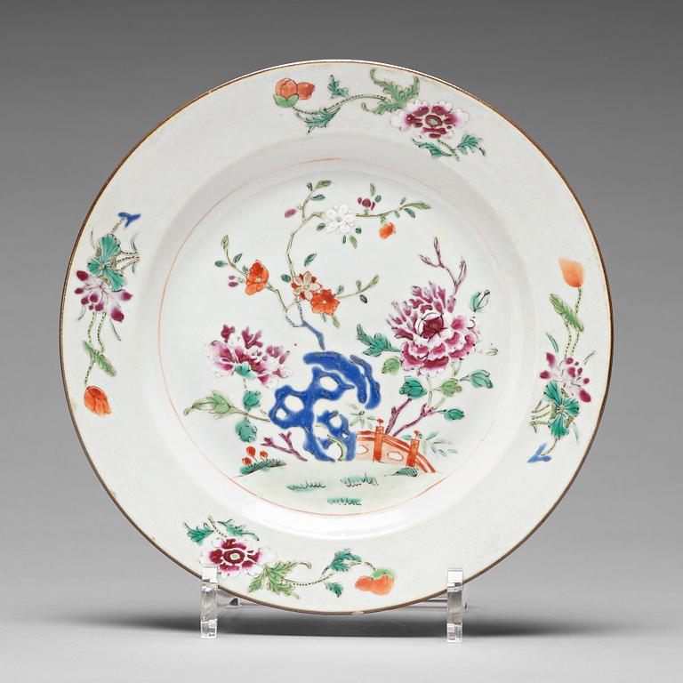 TALLRIKAR, 16 stycken, kompaniporslin. Qing dynastin, Qianlong (1736-95).