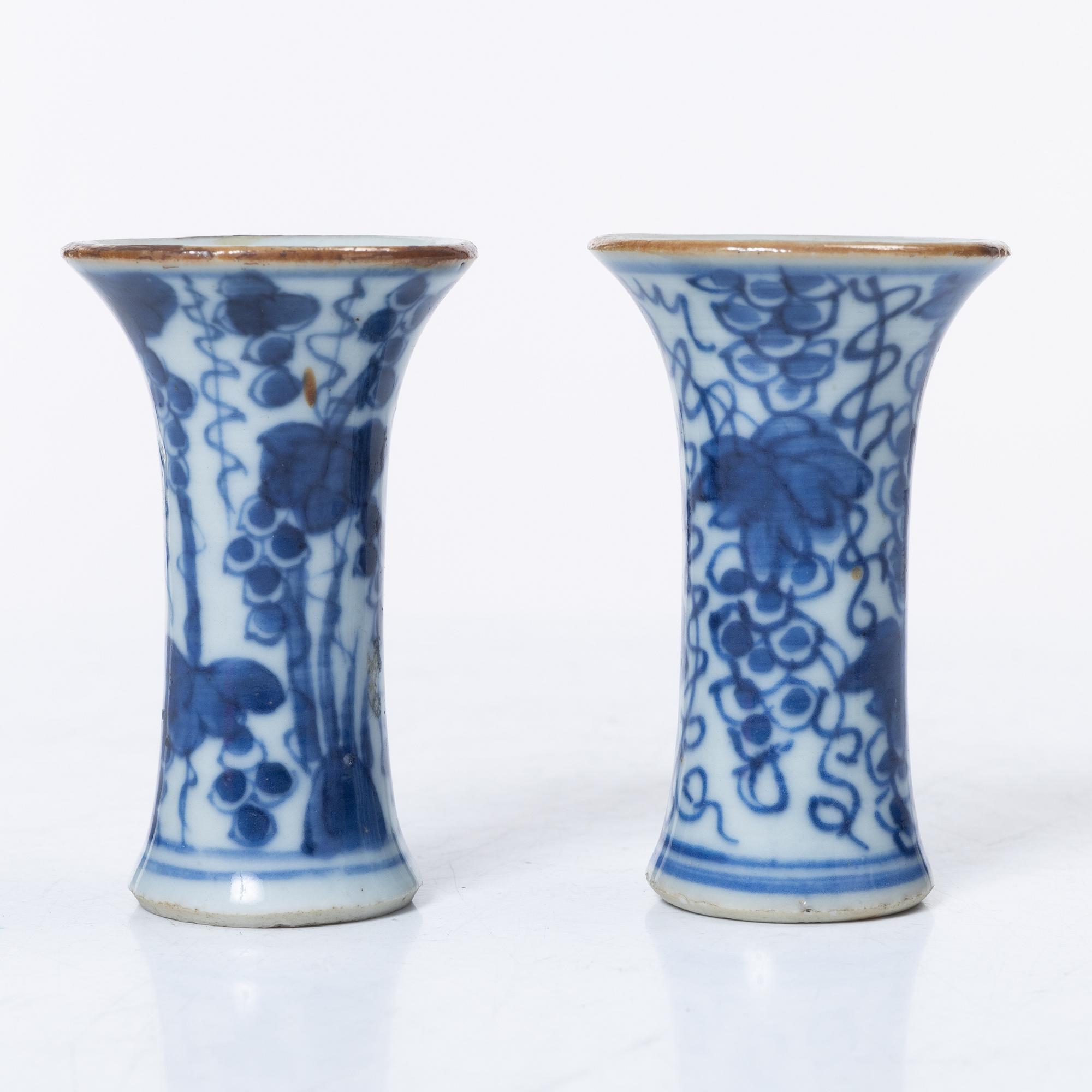 Miniatyrer, fem stycken, porslin. Qingdynastin, 1700-tal.