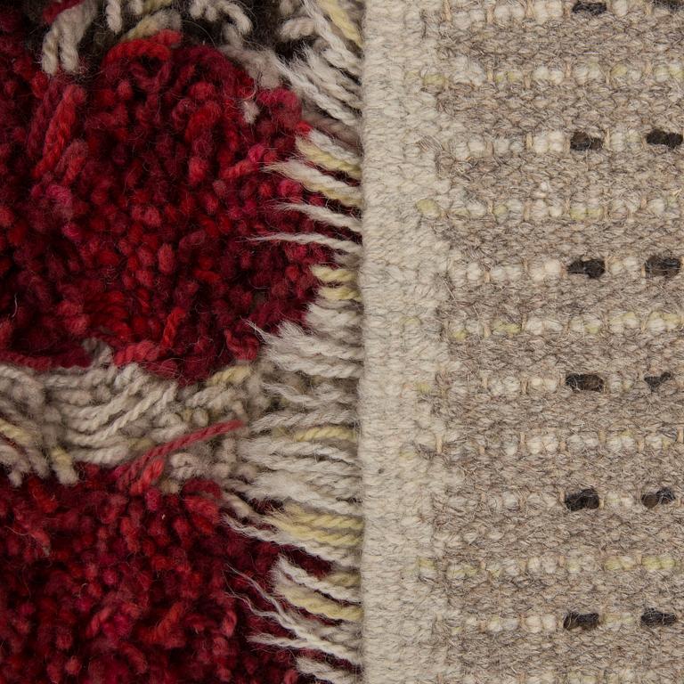 MATTA, rya, ca 228 x 148 cm, signerad SH, Sverige runt 1900-talets mitt.