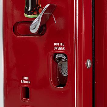 Coca-Cola vending machine, Vendo 44, 'The V-44', The Vendo Company, Kansas City, USA.