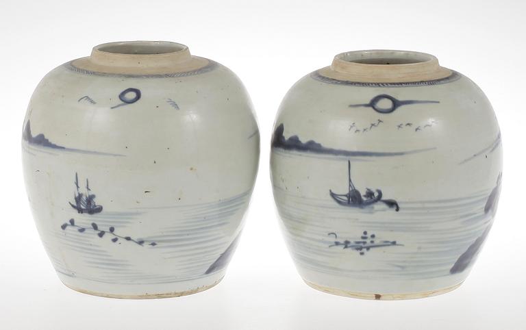 KRUS, 2 st, porslin, Kina, Qingdynastin, 1800-tal.