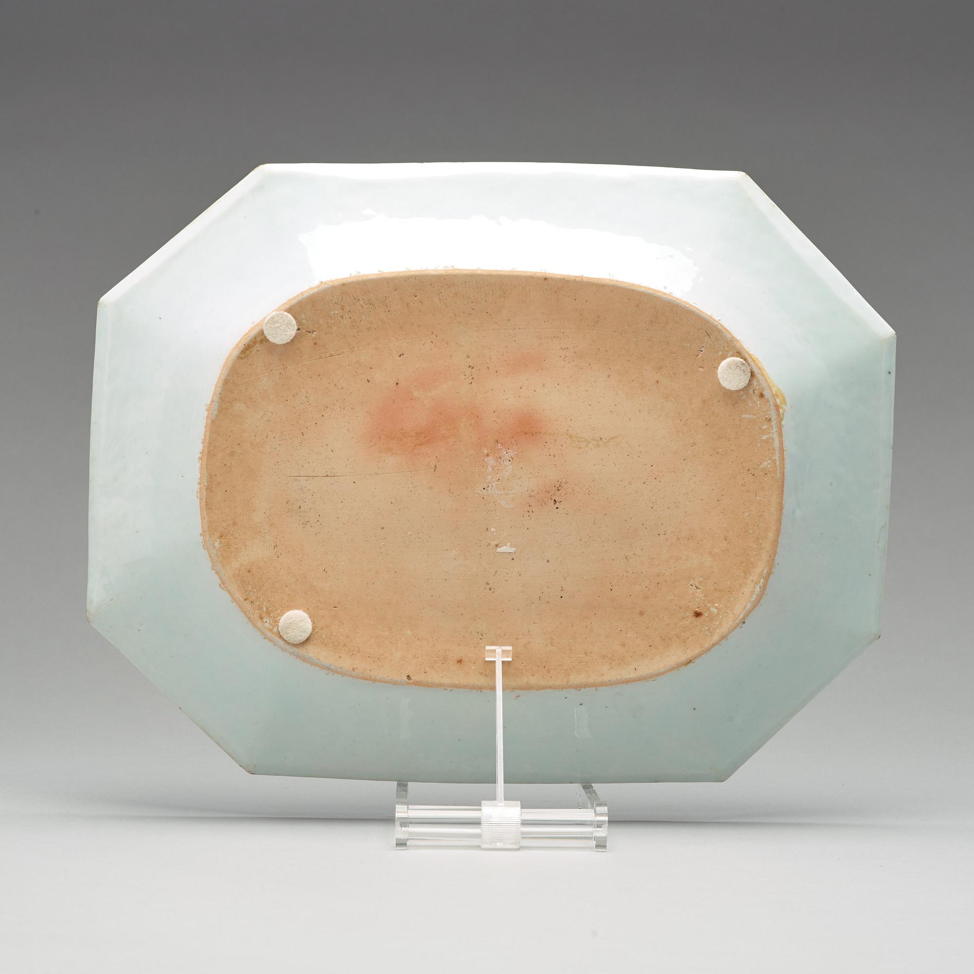 A large blue and white serving dish, Qing dynasty, Qianlong (1736-95).