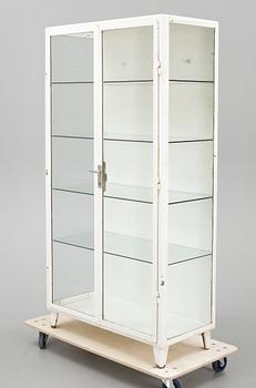 LÄKARSKÅP, 1900-talets mitt.