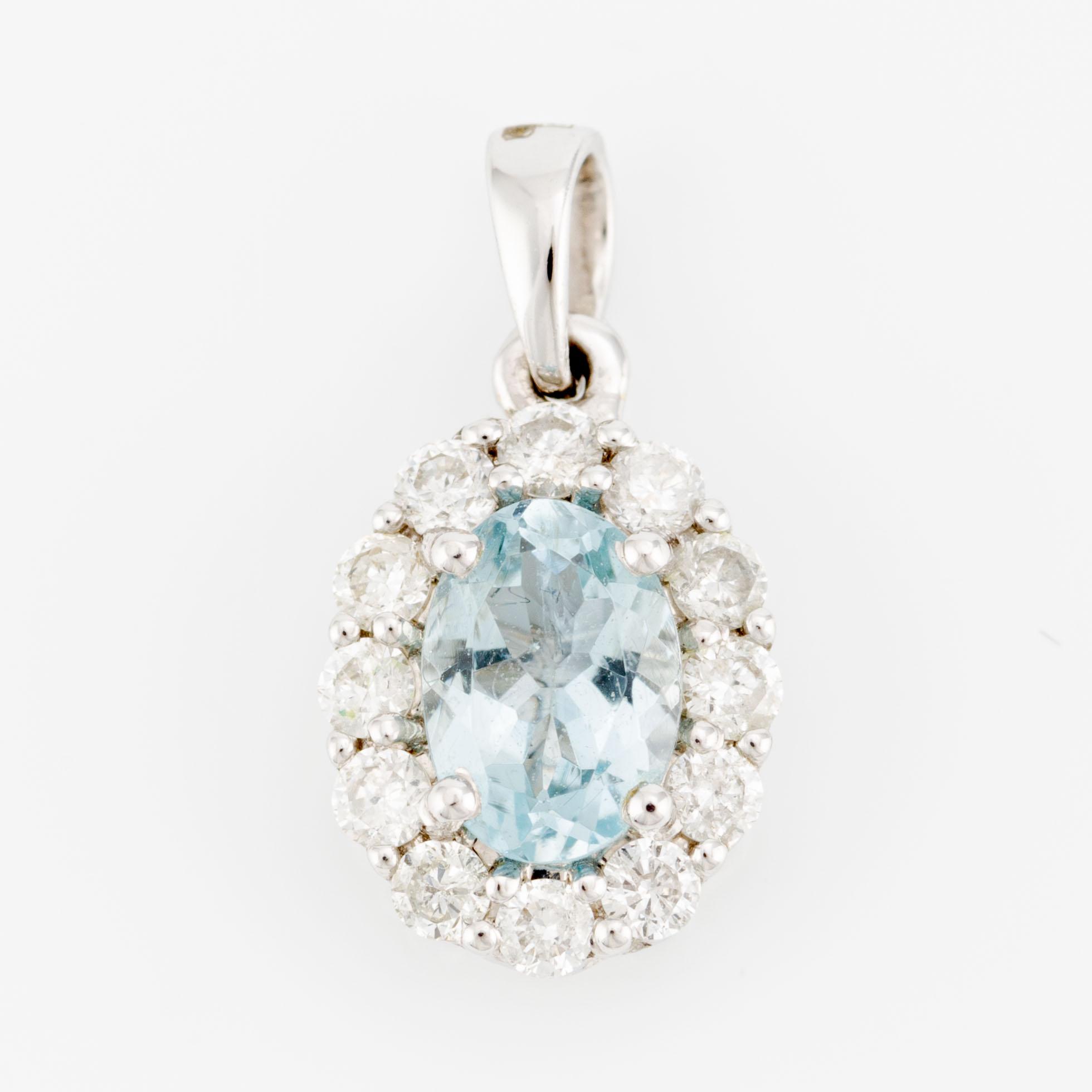 Hänge 18K vitguld med fasettslipad akvamarin och runda briljantslipade diamanter.