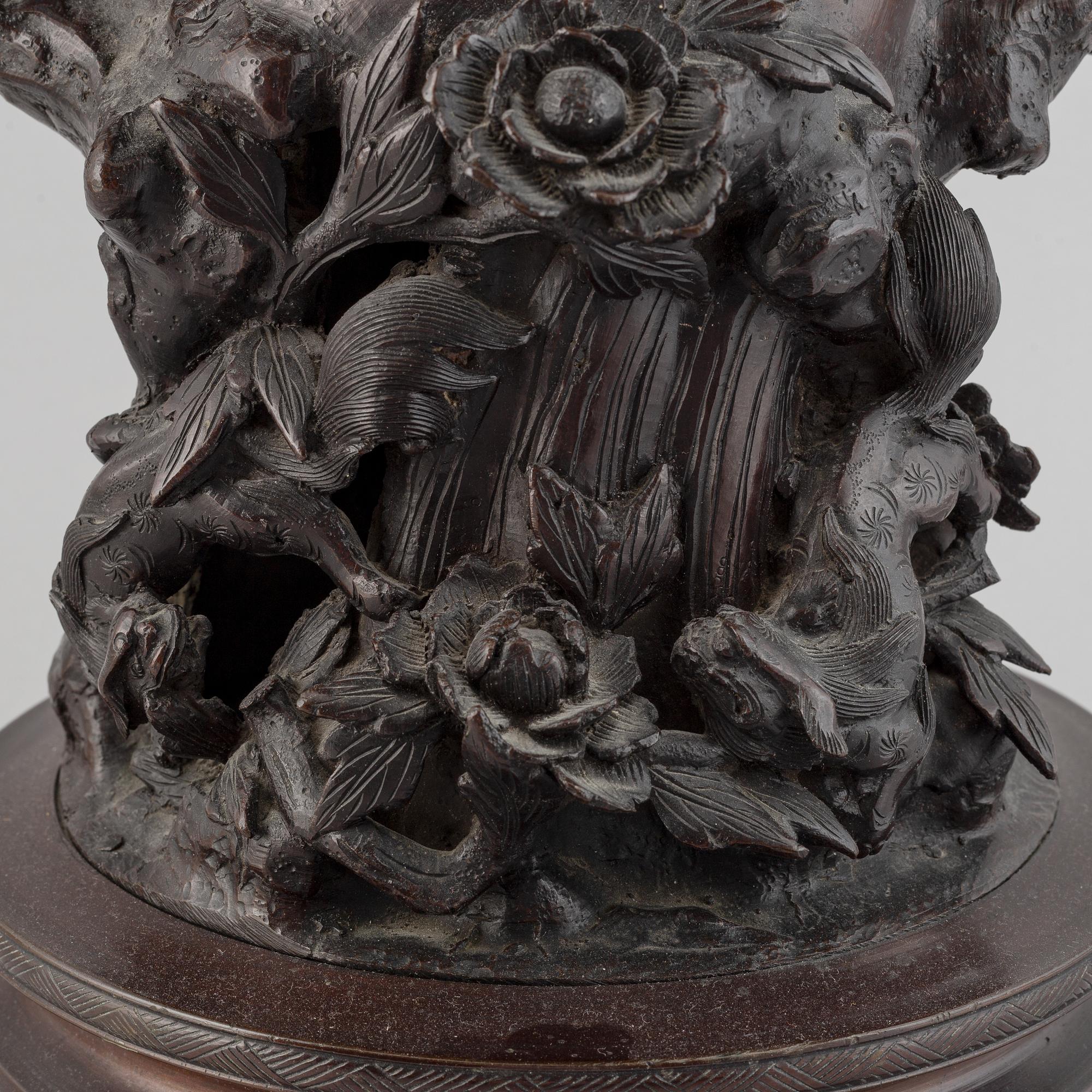 Rökelsekar, brons. Japan, Meiji (1868-1912).