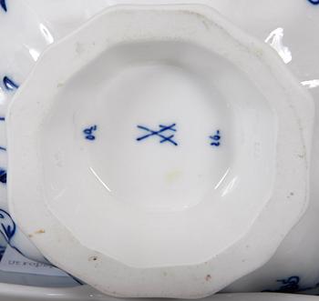 PARTI PORSLIN, ca 30 delar, Meissen.