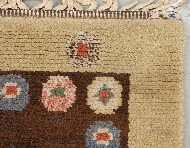 CARPET. "Tusenskönan" ("Bellis"). Knotted pile. 302,5 x 208,5 cm. Signed AB MMF.