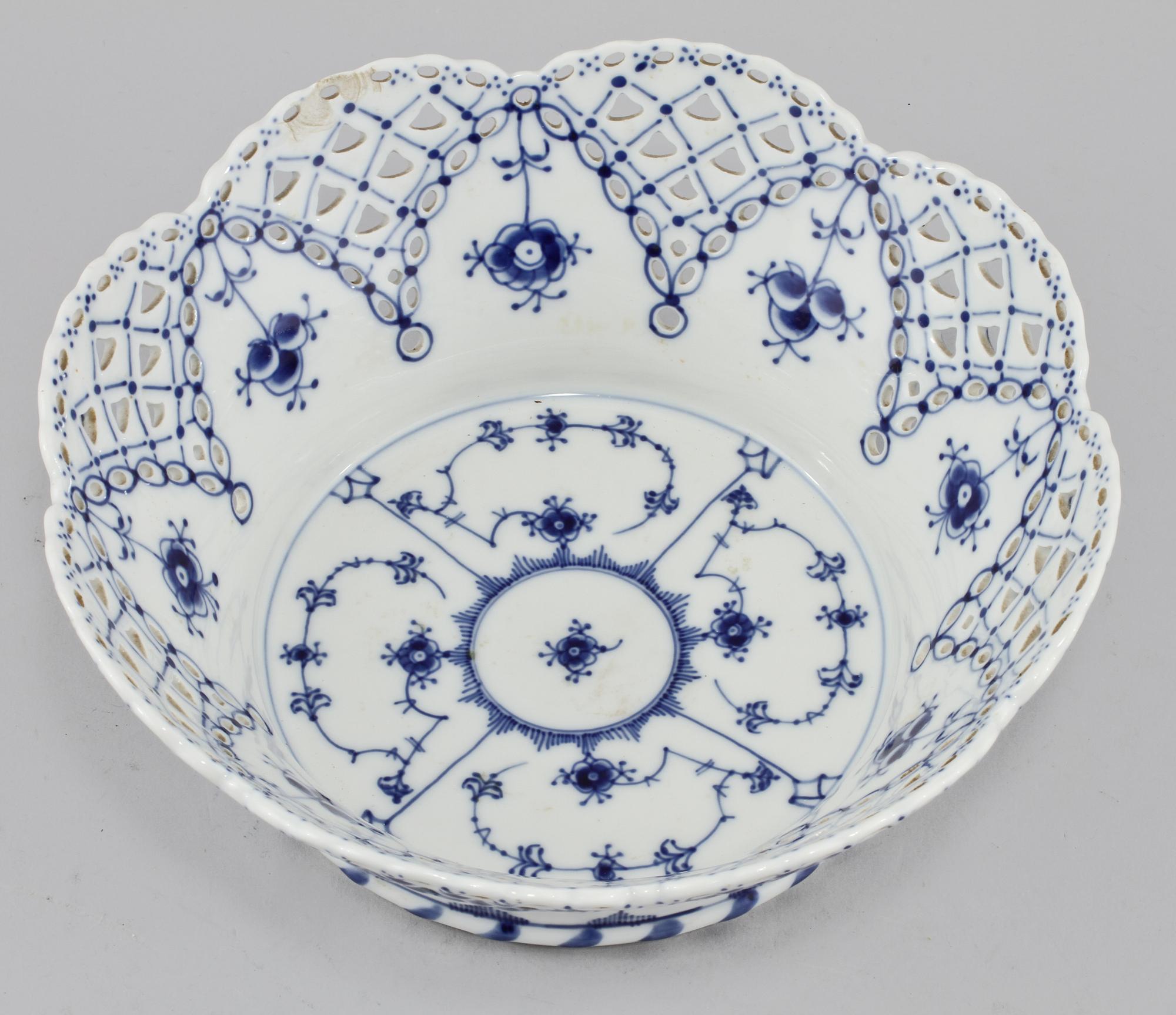 SKÅL, porslin, "Musselmalet", Rotal Copenhagen, 1900-talets andra hälft.