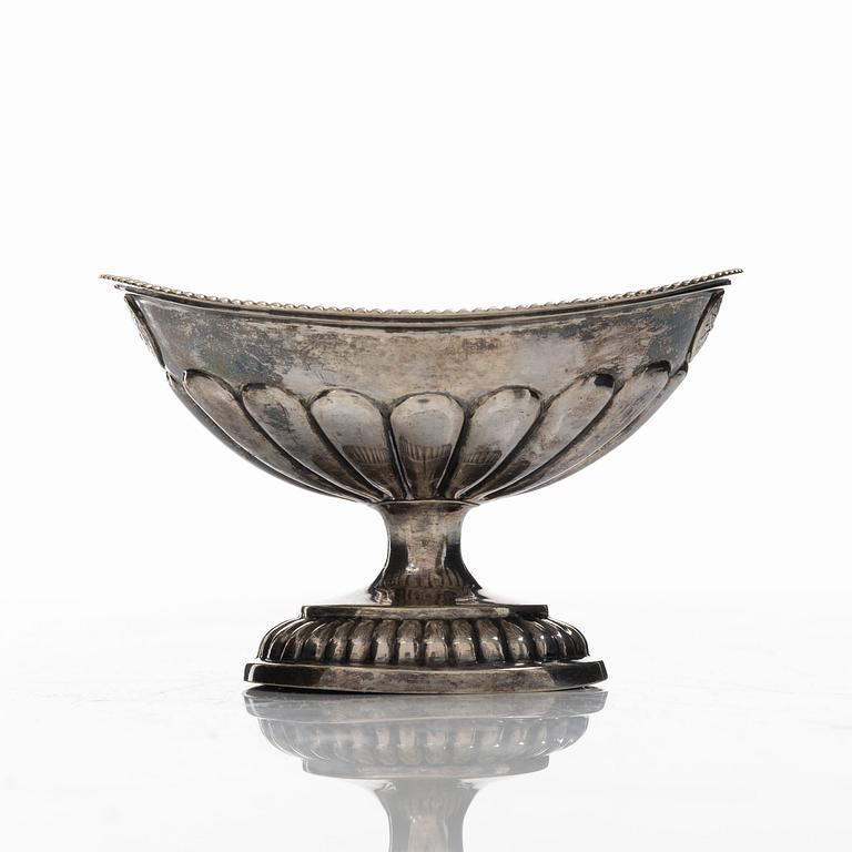 A parcel-gilt silver salt cellar, S:t Petersburg 1826.