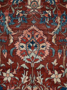 A CARPET, an antique Esfahan, ca 480,5 x 350 cm.